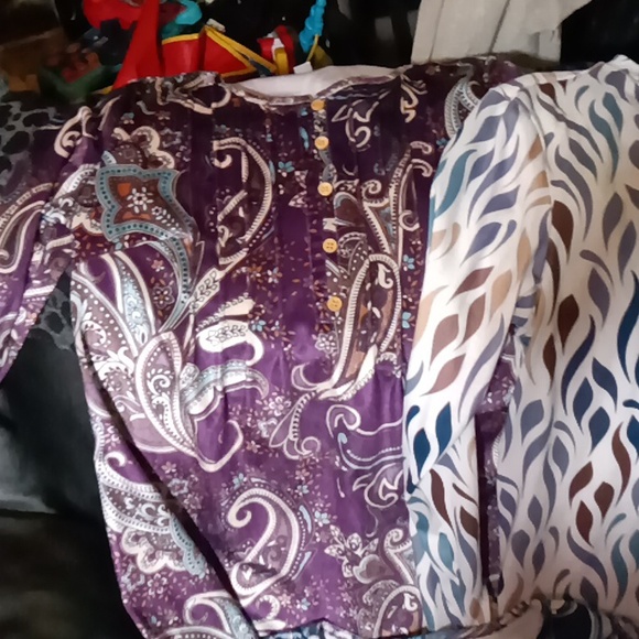 Tops - Picture 3 of 6